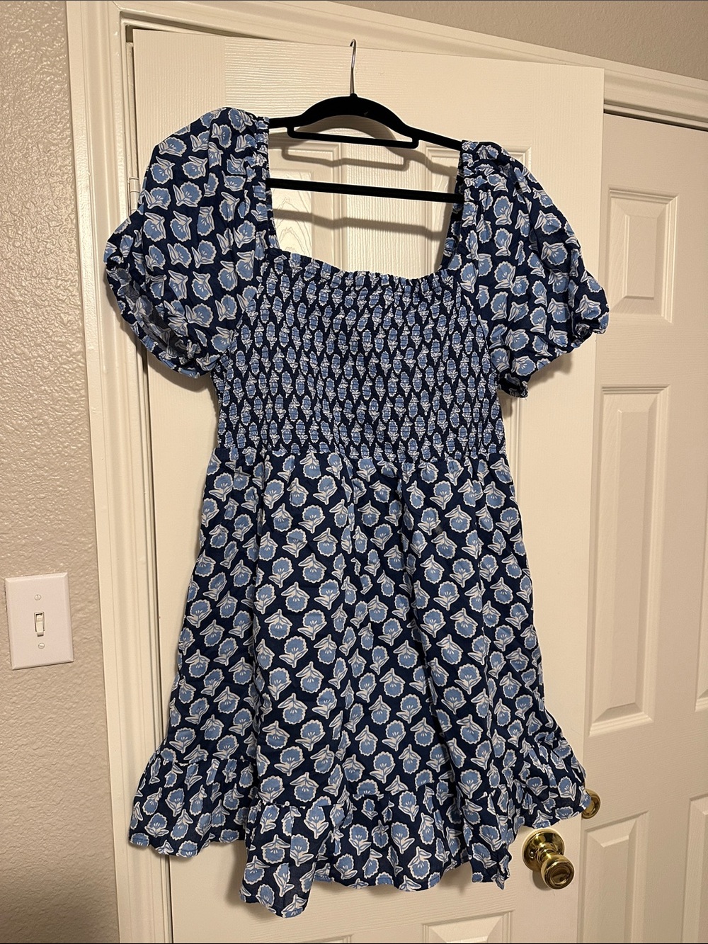 Women’s ' Blue Floral Smocked Puff-Sleeve Dress